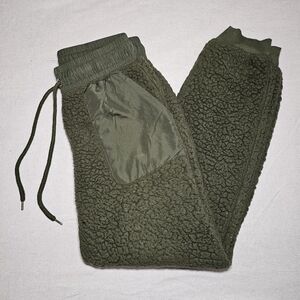 No Boundaries Women's Winter Green Sherpa Joggers